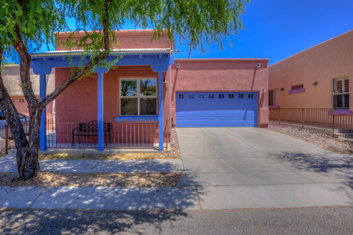 Foto principal - Eastside Barrio Style Home