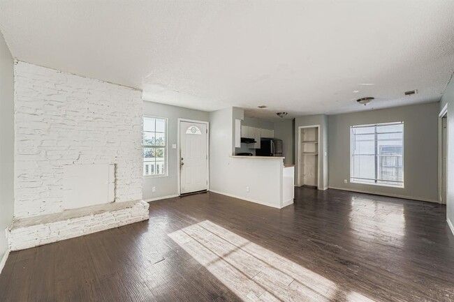 Building Photo - 10100 Brownie Dr