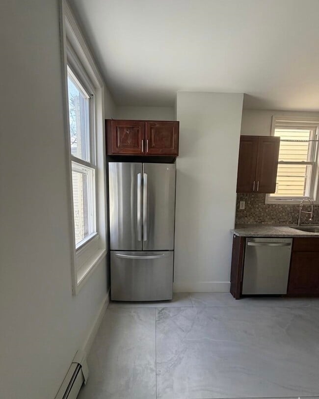 Foto del edificio - 132 Bayview Ave