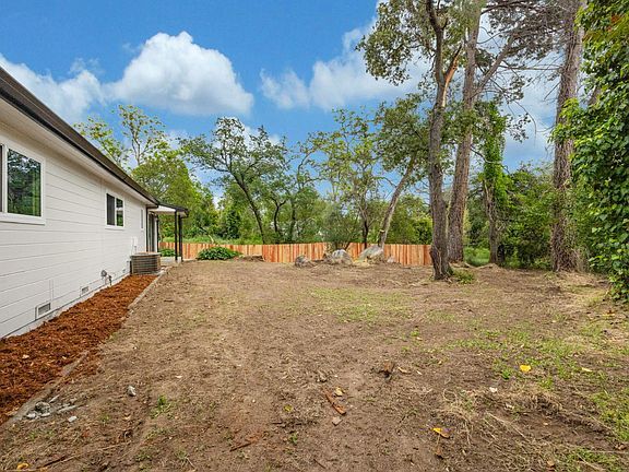 Building Photo - 9863 Mosswood Cir