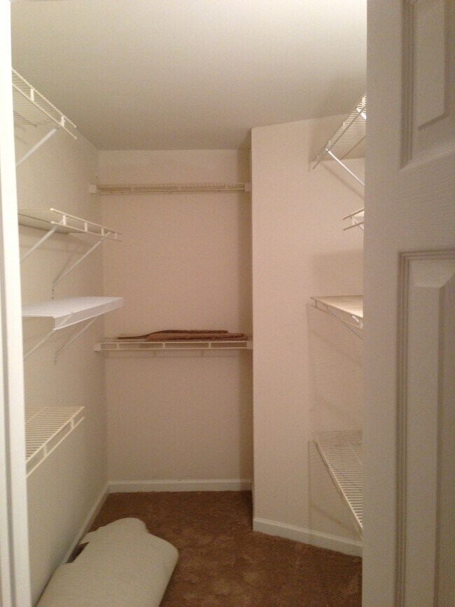 Foto del edificio - 4700 Dean Ct