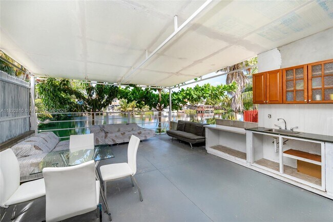 Foto del edificio - 7000 W 15th Ct