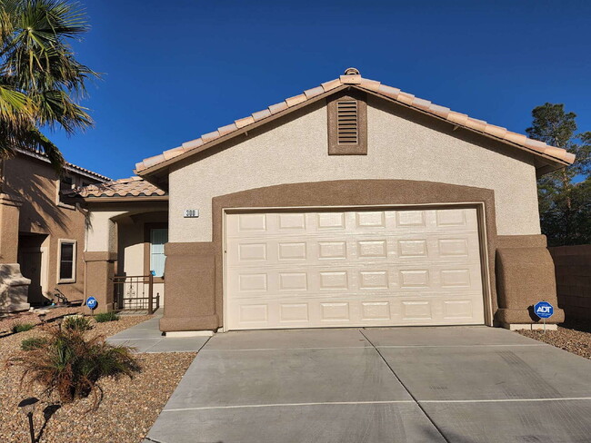 Building Photo - 300 Vilberti Ct