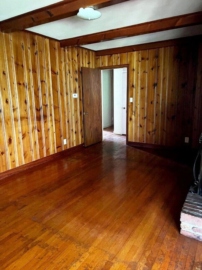 Building Photo - 114 Sunset Dr