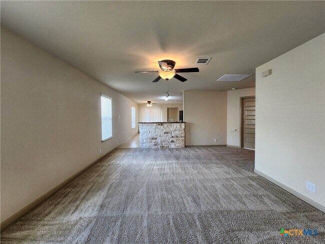 Building Photo - 789 Great Oaks Dr