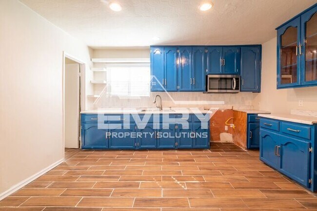 Foto del edificio - Newly Renovated 3 Bed 1 Bath Home on Everg...