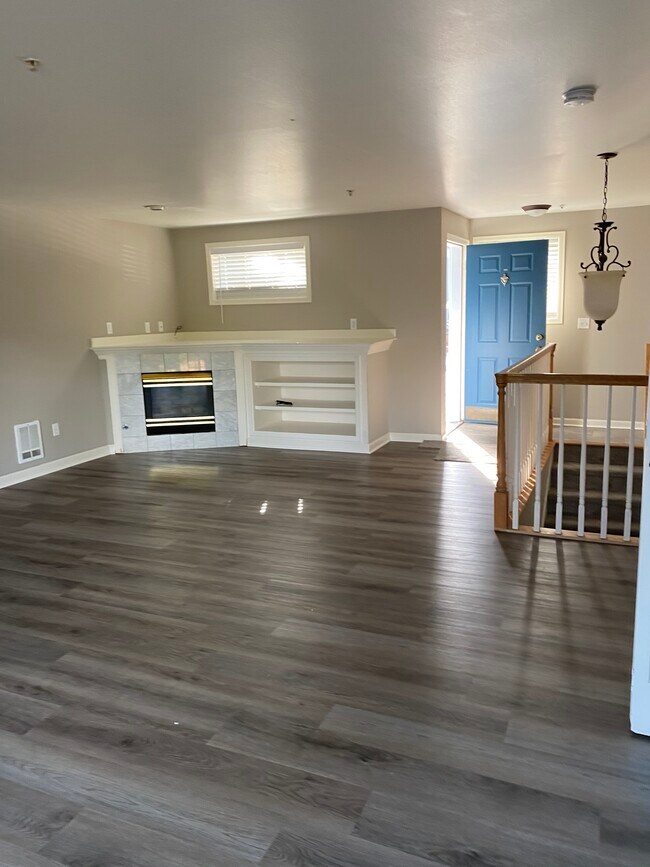 Building Photo - 3840 W Lake Sammamish Pky NE