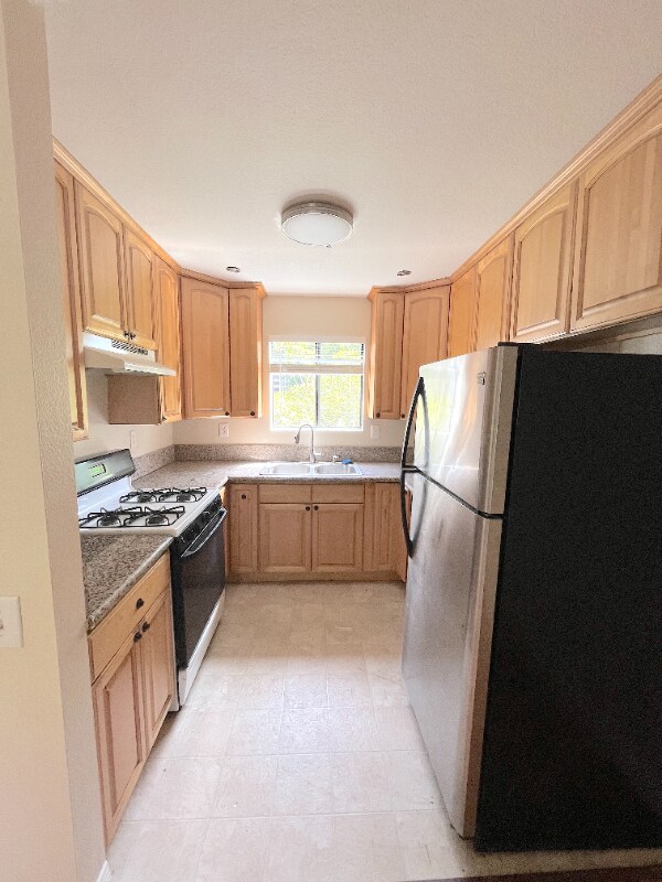 Foto del edificio - 248 W Avenida Palizada