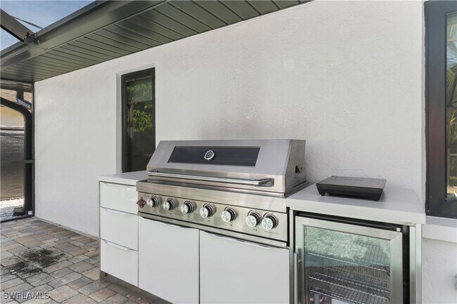 Building Photo - 659 108th Ave N