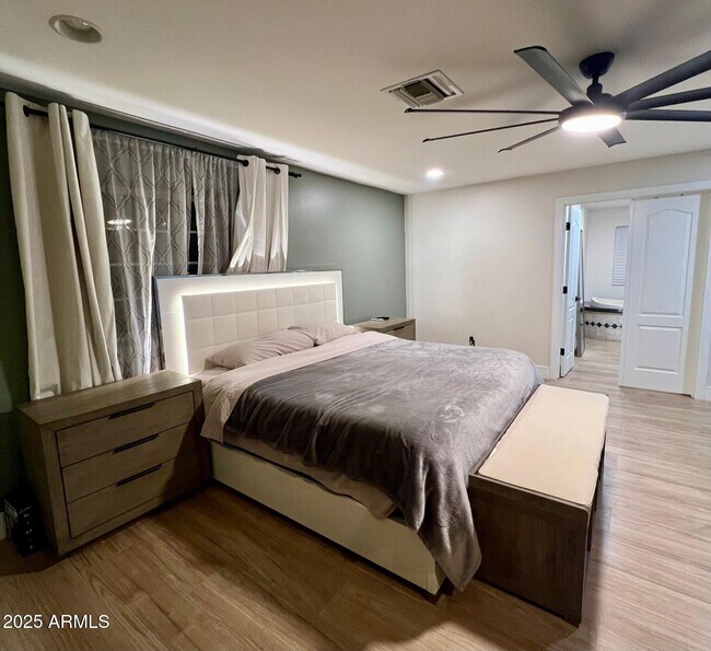 Foto del edificio - 219 W Harmont Dr