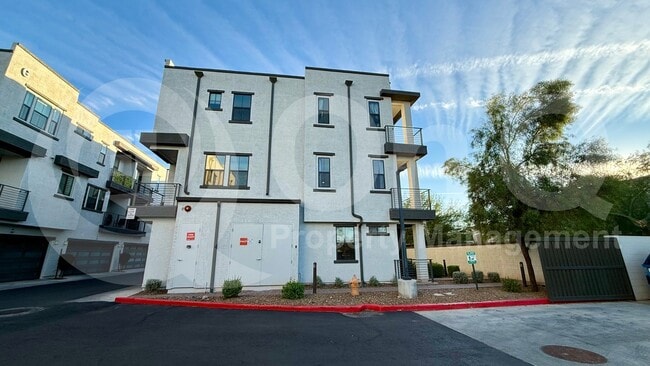 Building Photo - 2090 S Dorsey Ln