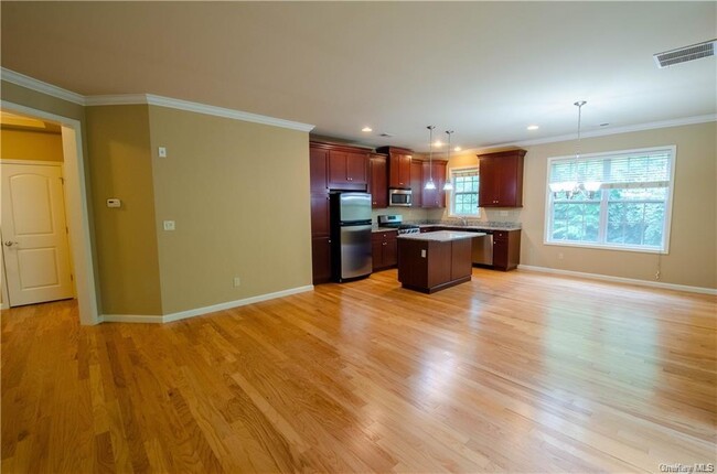 Building Photo - 112 Canter Ct