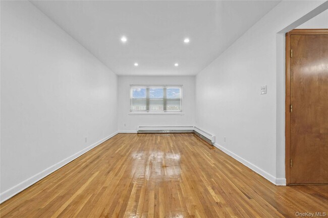 Building Photo - 62-23 69th Pl