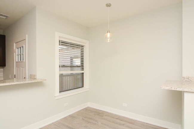 Building Photo - 1152 Maple Ave