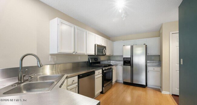 Foto del edificio - 629 10th Ave S