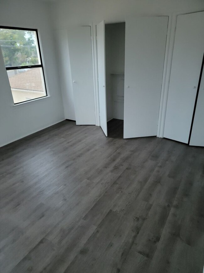 Foto del edificio - Spacious Studio unit above Garage