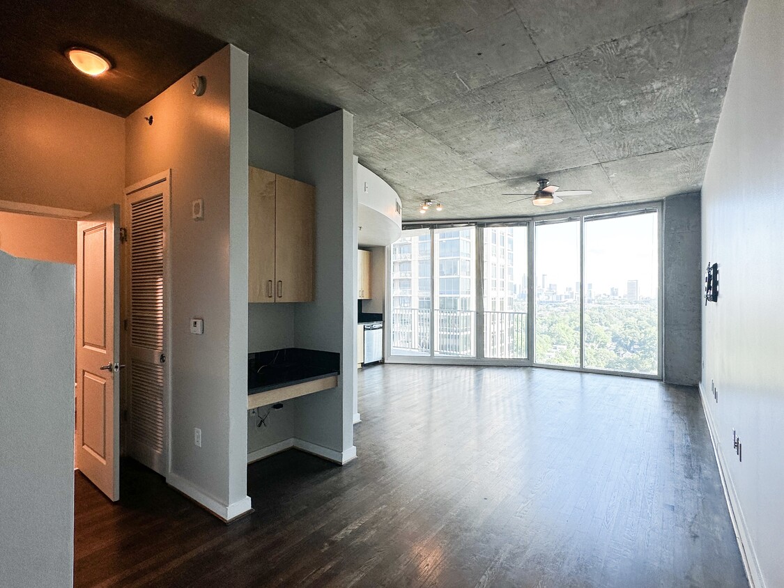 Foto principal - 361 17th St NW