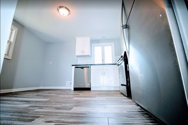 Building Photo - 216 Luttgen Pl