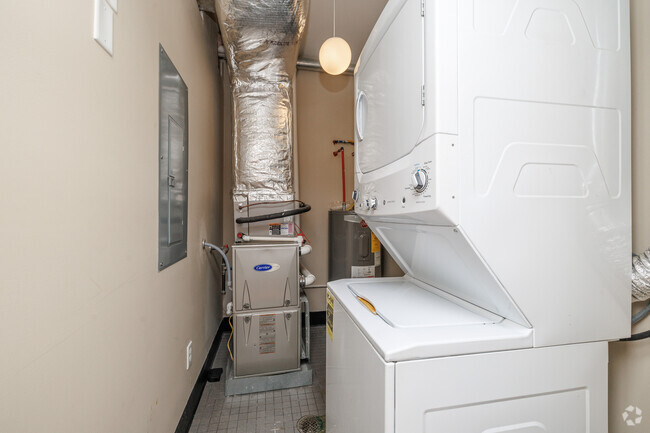 2BR, 1.5BA - 1,296SF - Laundry - Butternut Commons Luxury Apartments