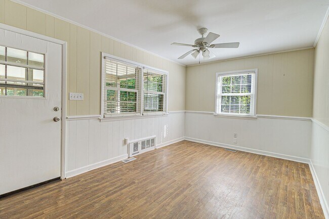 Building Photo - Home For Rent In Ridgewood Heights