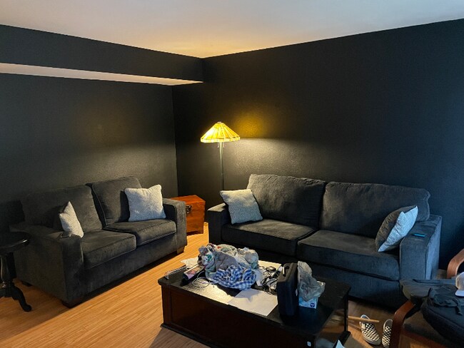 Foto del edificio - 4828 Prospect Dr