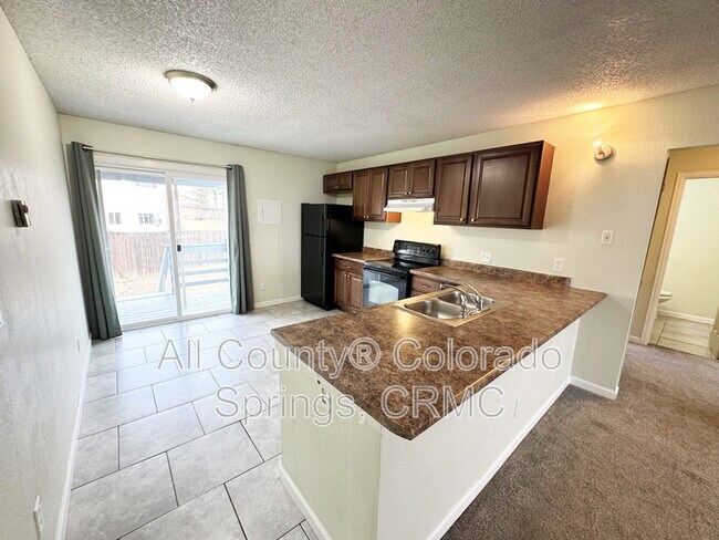 Foto del edificio - 915 Hathaway Dr