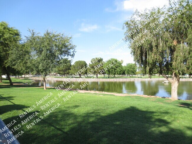 Foto del edificio - 5965 W Oakland St