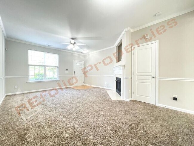 Foto del edificio - Fresh Paint Interior! Lovely 3 Bedroom 2.5...