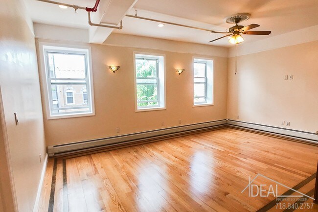 Building Photo - 275 20th St