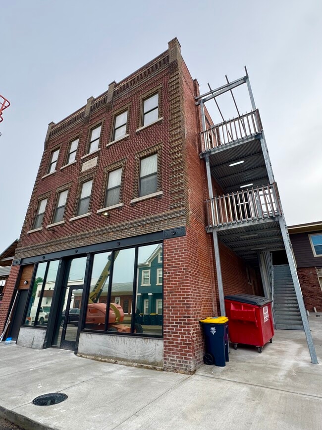 Building Photo - 517 Gillis St