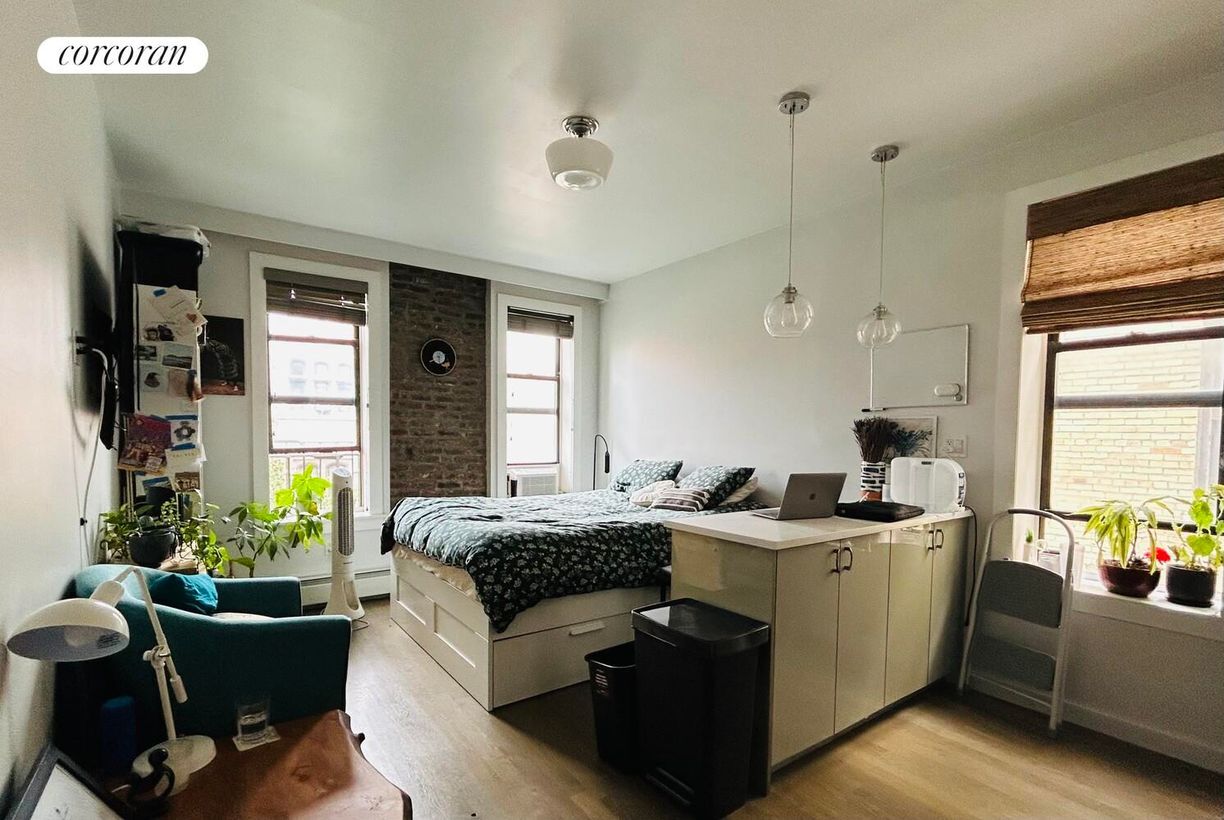 Foto principal - 48 W 138th St