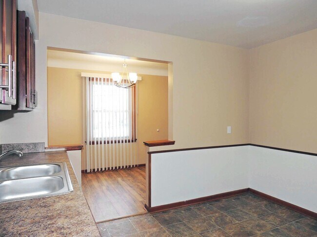 Foto del edificio - 3 Bed - 1 Bath Ranch for Rent in Bedford |...
