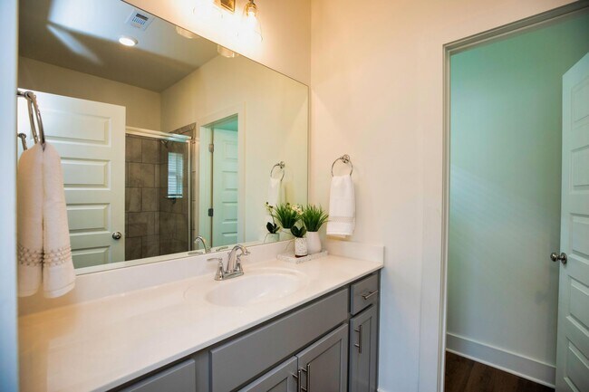 Foto del edificio - Elevated Rental Home with Community Amenities