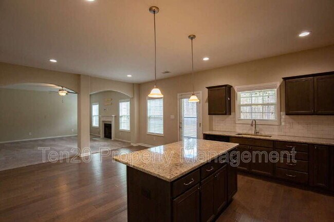 Foto del edificio - 122 Cedar Wy