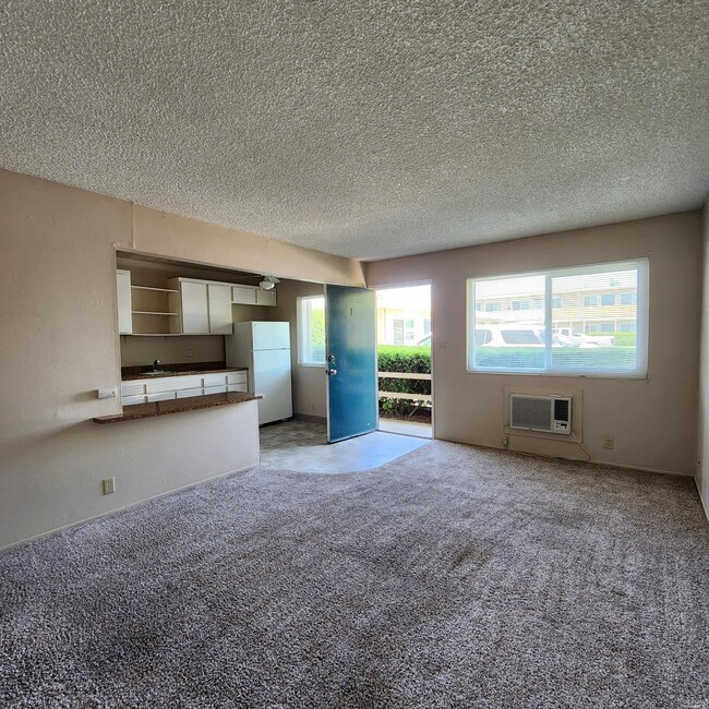 Building Photo - 1567 Alamo Dr