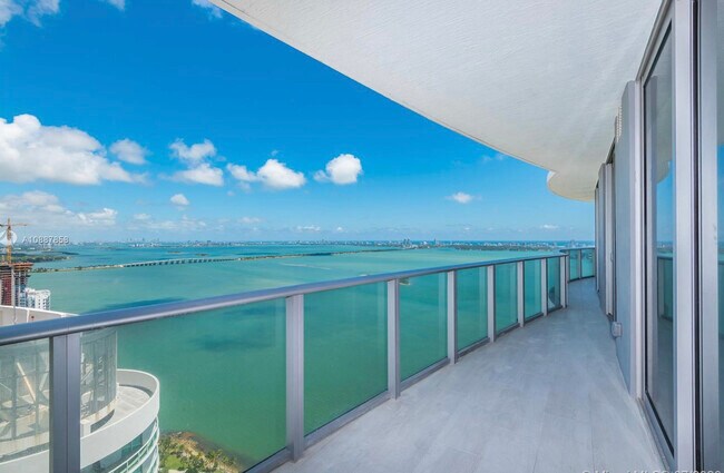 Foto del edificio - 488 NE 18th St