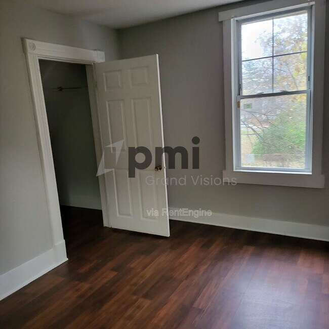 Foto del edificio - 941 E Cantrell St