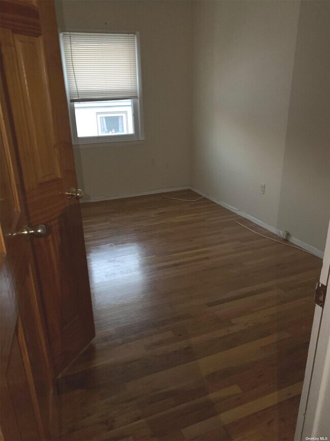 Foto del edificio - 223-06-223-56 56th Rd