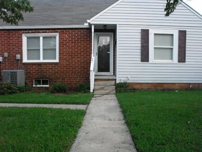 Building Photo - THIS COULD BE YOUR NEW HOME, BUSINESS, OR BOTH!