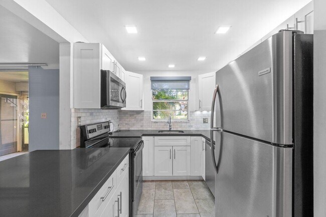 Foto del edificio - 1124 NW 13th St