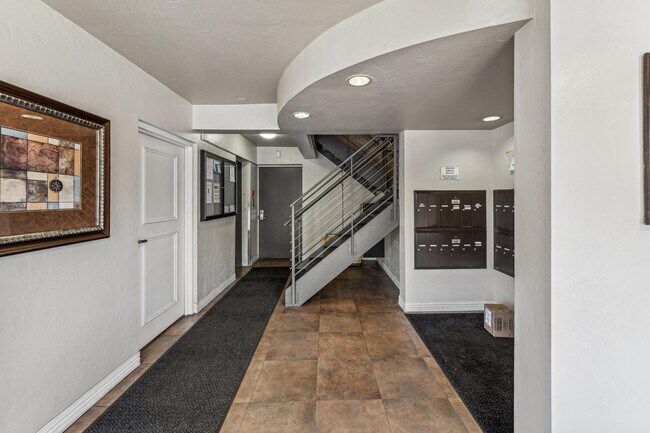 Foto del edificio - 2121 N Cambridge Ave