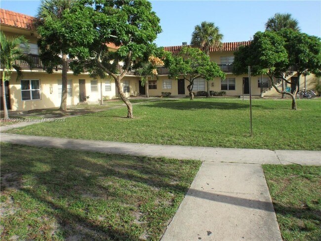 Building Photo - 405 SW 13th Pl