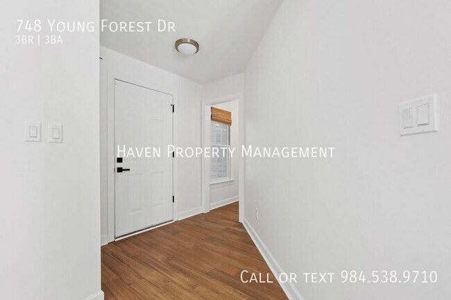 Foto del edificio - 748 Young Forest Dr
