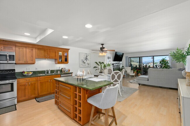 large kitchen island - 184 Date Ave