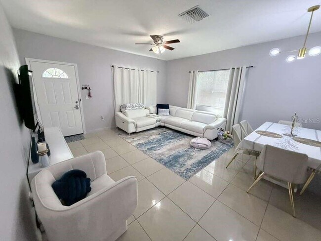 Foto del edificio - 1818 Sunny St