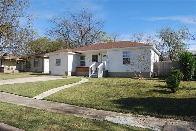 Primary Photo - 2208 N Farola Dr