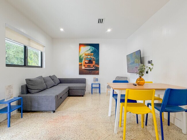 Foto del edificio - 258 NW 57th St