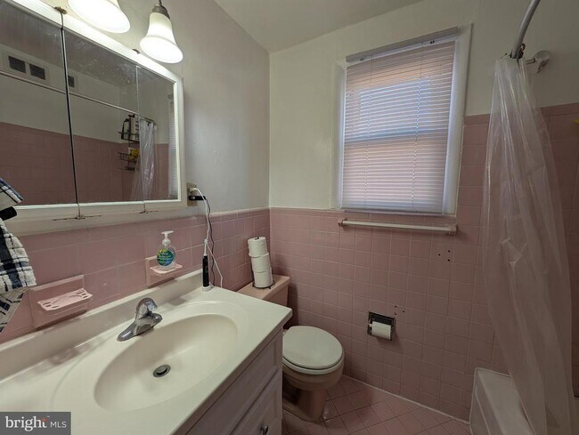 Building Photo - 910 Durard Rd