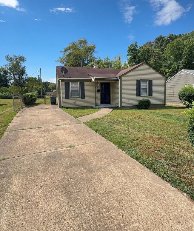 Building Photo - Freshly Updated 2 Bedroom 1 Bath - $99 Mov...