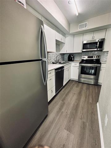 Foto del edificio - 9803 Walnut St
